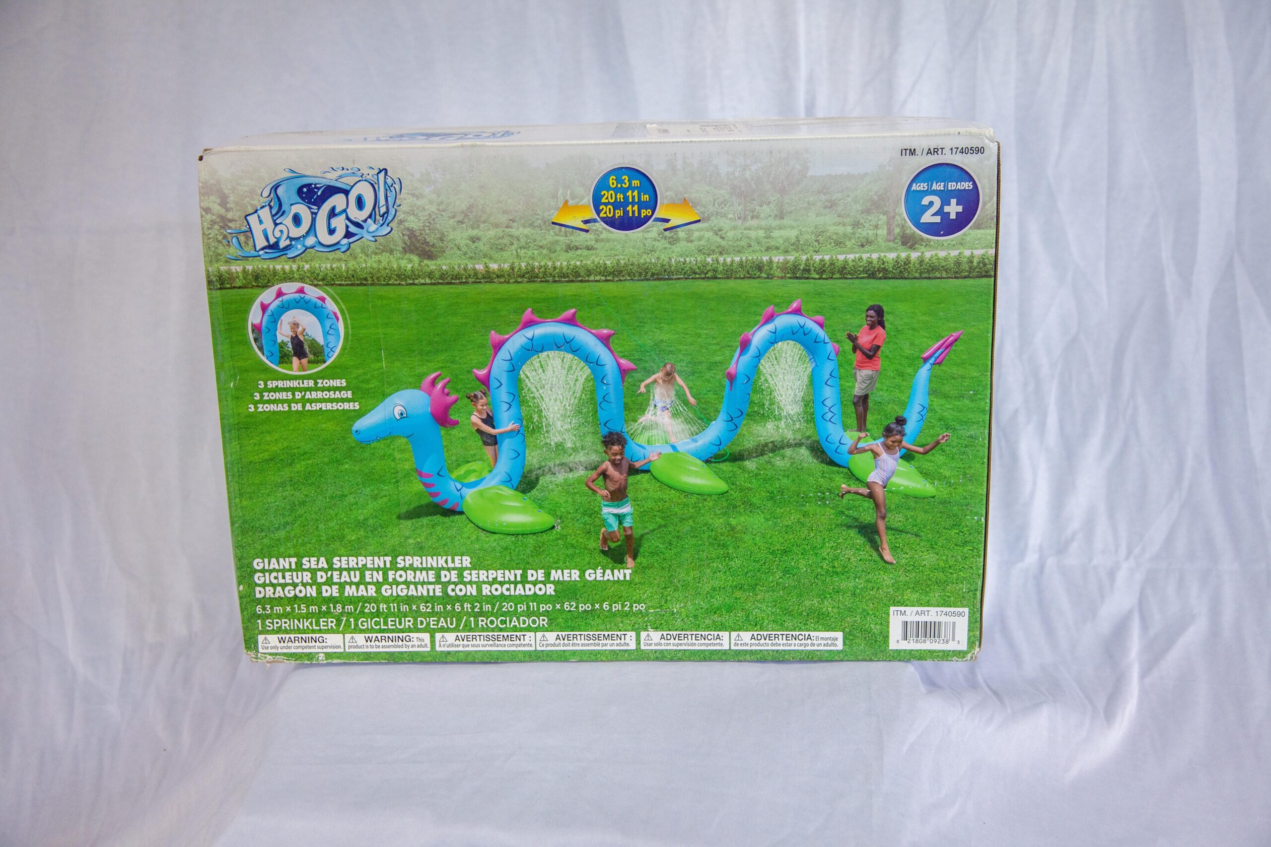 Giant sea serpent sprinkler toy by H2O Go!, designed for outdoor play with three sprinkler zones, suitable for ages 2 and up. Features a colorful inflatable design measuring 6.3 meters (20 feet 11 inches) ideal for summer fun.